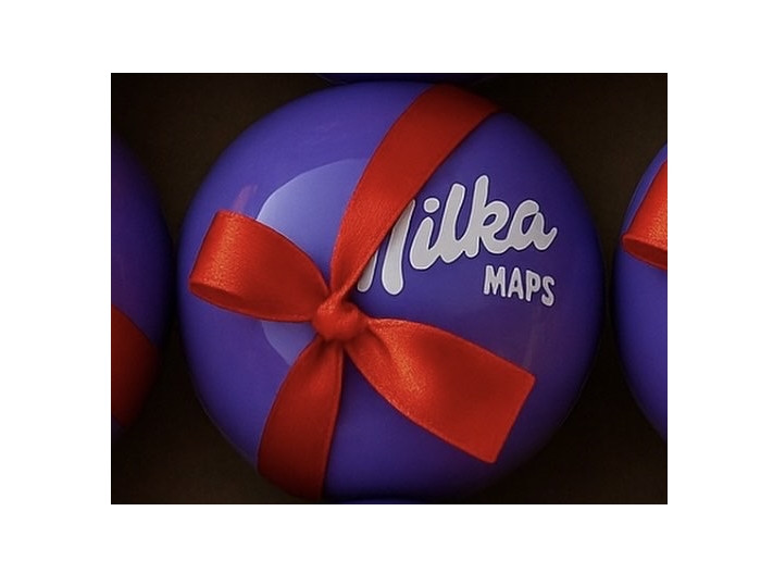 Ялинкова прикраса з Шоколадними цукерками міні Шар Milka mini Sphere Toy Мілка сфера з підвіскою 14шоколадок 1шт 64г