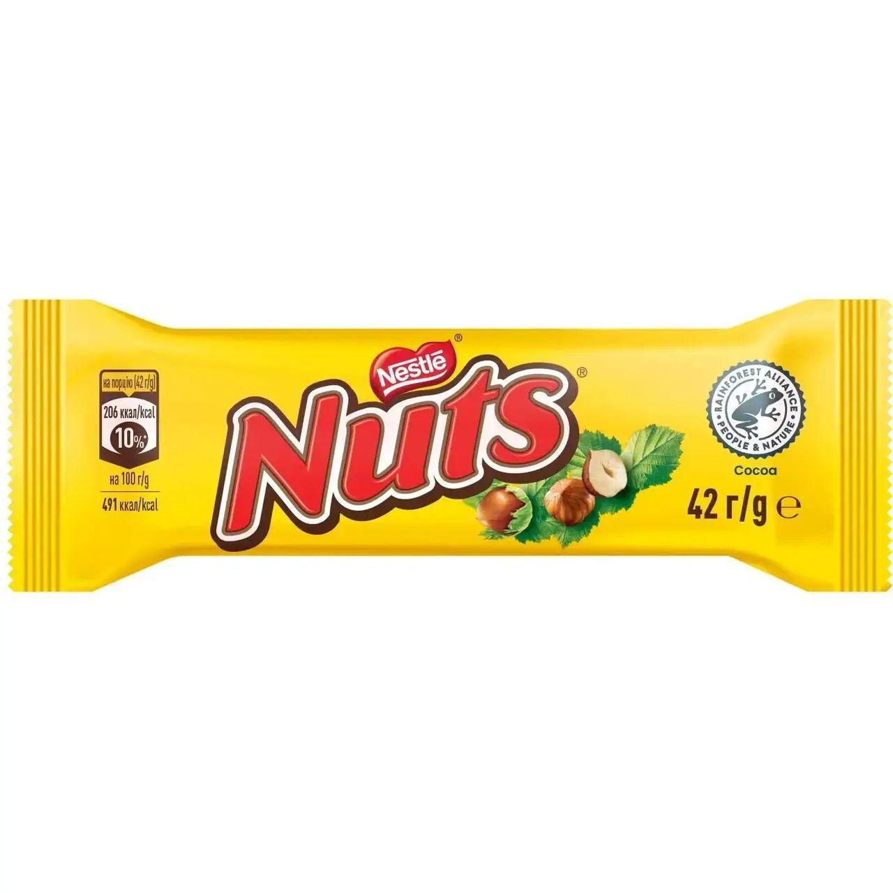 Шоколадний батончик Nestle Nuts Hazelnuts Нестлє Натс шоколадний Бар з карамеллю Нугою та цілими лісовими горіхами 42г